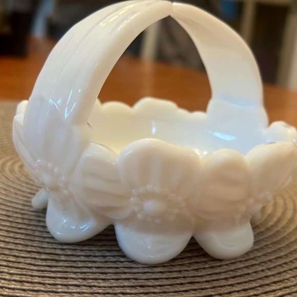 Vintage Milk Glass Westmoreland Split Handle Dogwood Basket/Candy Dish - Picture 2 of 5